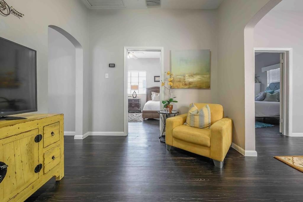 No Ho Yellow Door Bungalow 坦帕 外观 照片